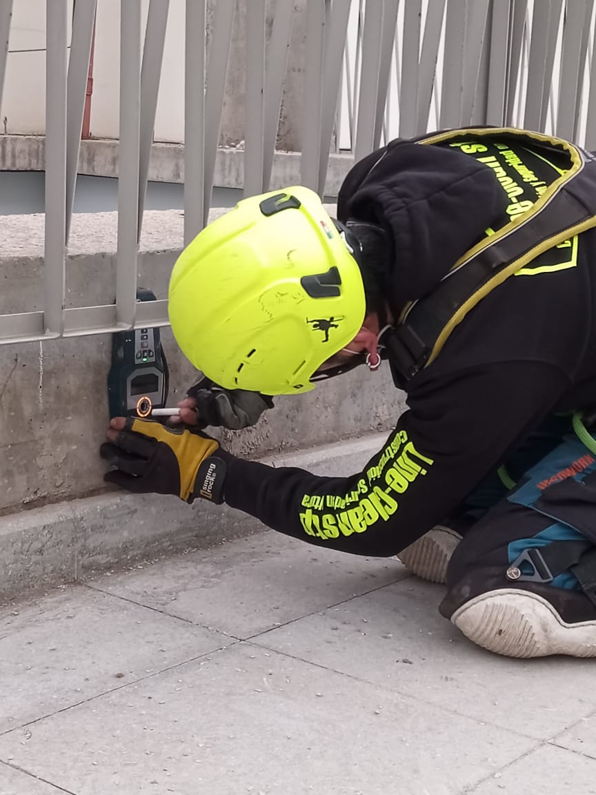 Instalación de malla perimetral de protección